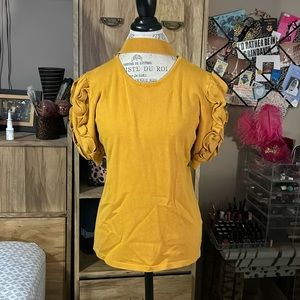 BYDesign Mustard Yellow Short Sleeve Sweater - Medium